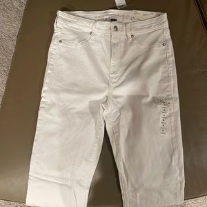 NWT American Eagle White Jeans. Super hi-rise flare. Stretch. Size Regular 12